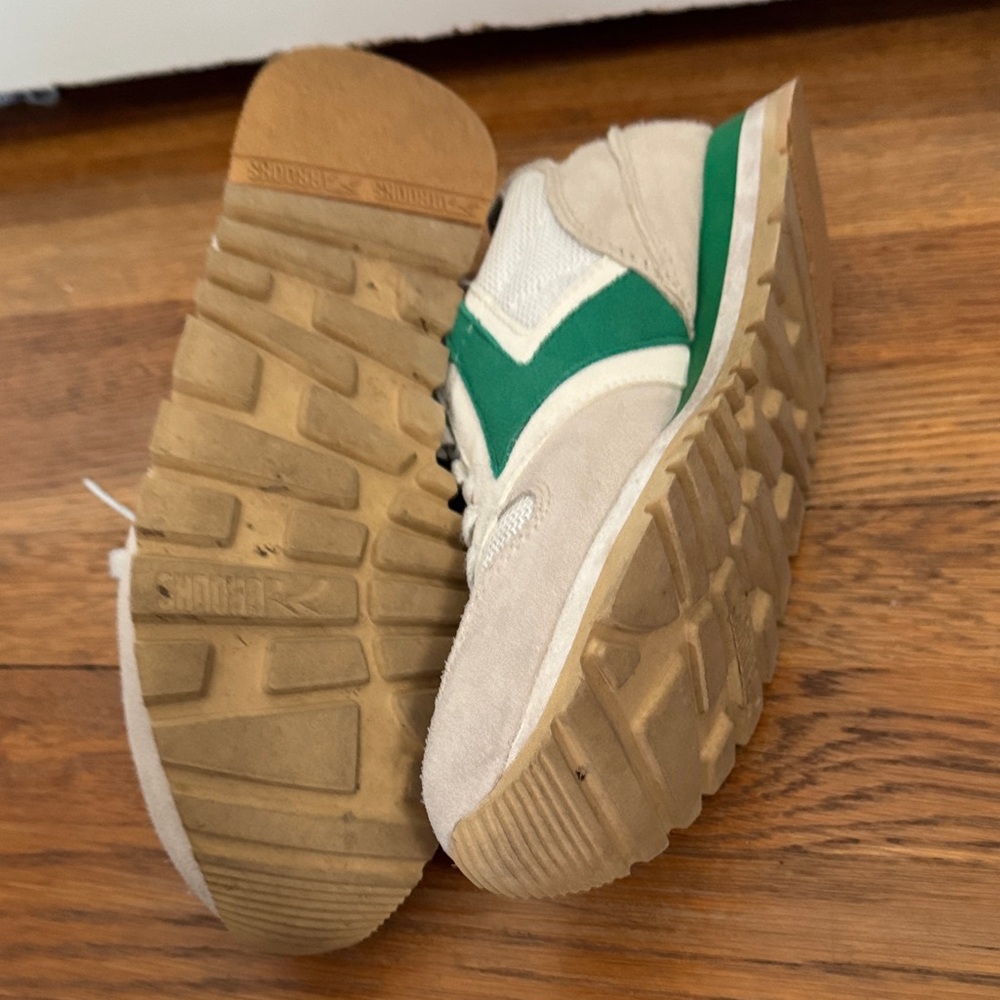 Brooks Beige and Green Women's Chariot Sneakers - Picture 4 of 4